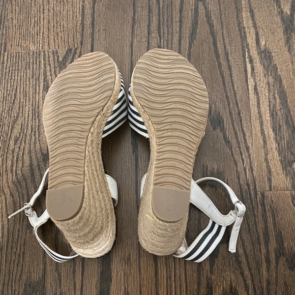 ▪️▫️Naturalizer Tiffany Black and White Wedges▪️▫️ - Picture 4 of 4